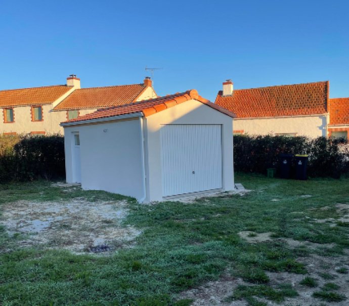 Garage en béton enduit 2 pentes